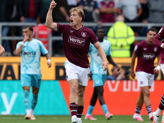 Flemming drámai Burnley duplacsapata visszakapja a West Hamet a Championship visszatérésén