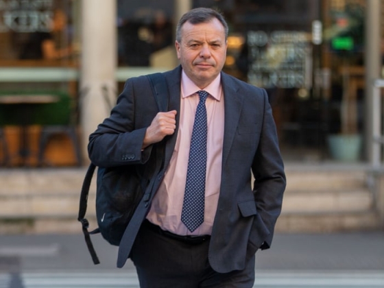 Arron Banks magánnyomozókat bérelt fel, hogy a konzervatív párti elnökségbe mélyedjenek