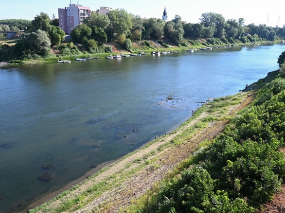 Történelmi mélypontra süllyedt a Tisza Szolnoknál, a vízkivételt is át kellett állítani