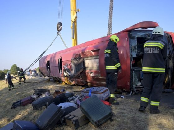 Megkezdődött a lengyel buszbaleset áldozatainak azonosítása Miskolcon, akár két hetet is várhatnak a hozzátartozók