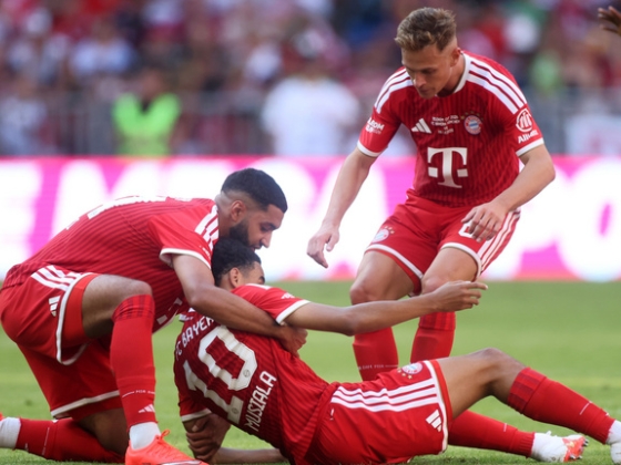 Összeesett a pályán a Bayern sztárfutballistája, a klub titkolózik az állapotáról