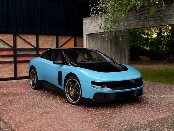 A Ferrari első elektromos autója rekordáron, 40 millió dollárért kelt el az aukción