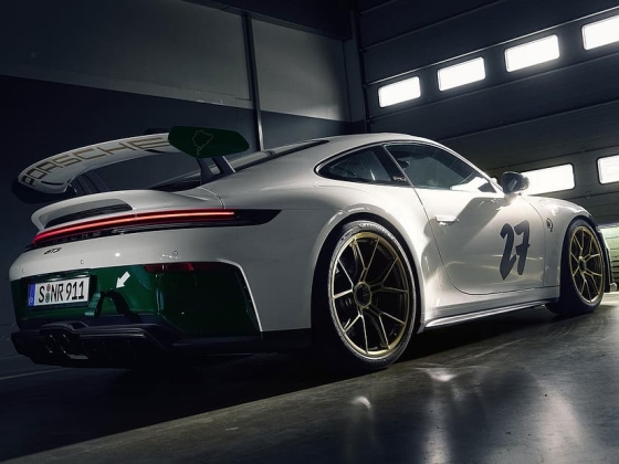 Porsche 911 GT3 100 éves a Nürburgring: ünnepi vadállat a zöld pokolban