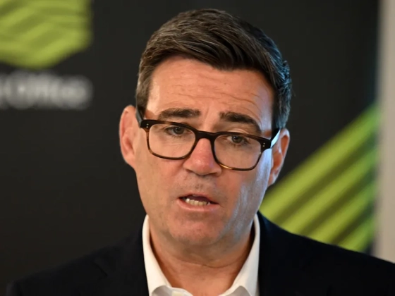 Átverték Burnham brit miniszterelnököt: azt hitte, Trump kabinetfőnökével beszél