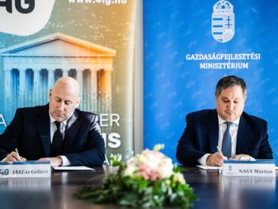 Üzent a 4iG a vizsgálatra készülő kormánynak − nemrég Orbán Viktorékkal fotózkodtak, most Magyar Péter céltábláján vannak