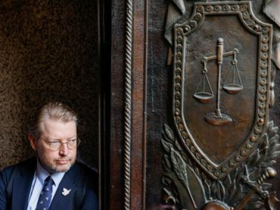 Kizárták a háborúellenes pártot Moszkvában, a vezetője mégsem menekül
