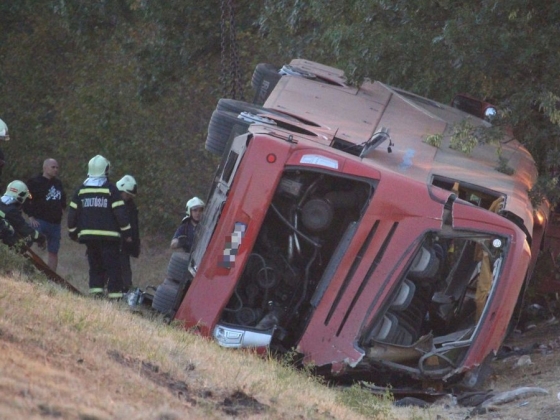 Őrizetbe vették az M3-ason balesetező busz sofőrjét, le is tartóztathatják