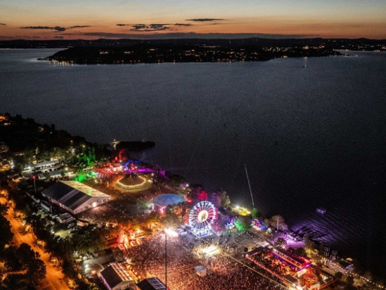 Szerdán kezdődik a Balaton legnagyobb fesztiválja – 10+1 ok, amiért idén érdemes ott lenni a STRAND Fesztiválon