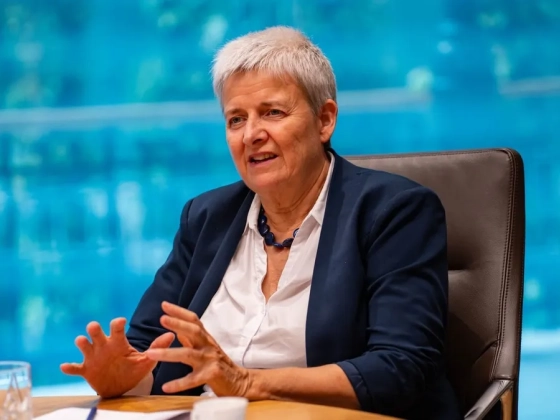Hiába tiltakozott a tantestület Csömörön, Lannert Judit újra kinevezte az igazgatót