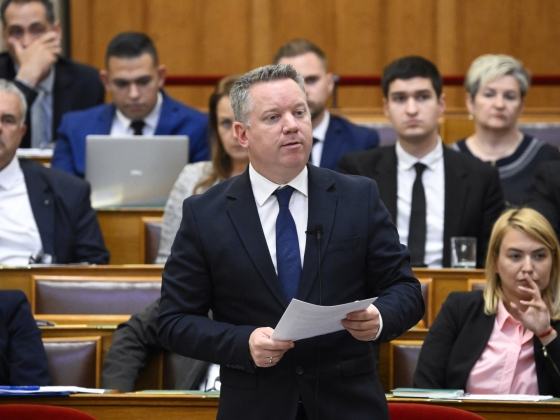 Teljessé vált az Alkotmányvédelmi Hivatal új vezetése: egyszerre három főigazgató-helyettest neveztek ki dandártábornokká