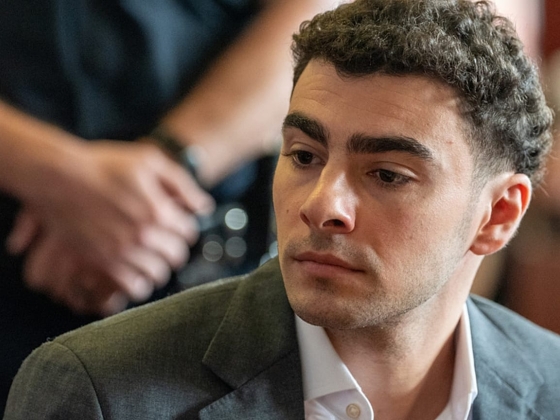 Elhalasztották Luigi Mangione állami gyilkossági perét, miután a szövetségi bűnösnek vallotta magát a kettős veszély miatt