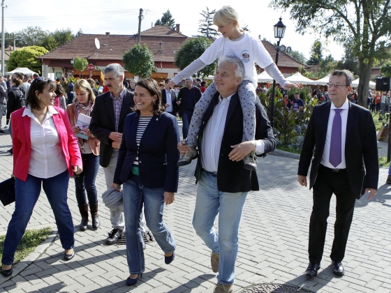 Nem várhatjuk, hogy a társadalmi értékekről a politika egyedül döntsön