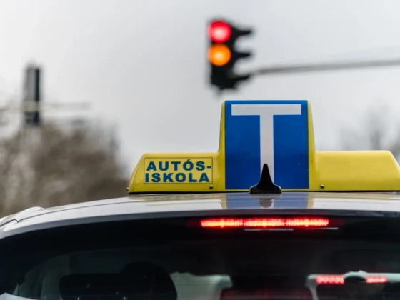 Kétszer is más helyett próbált forgalmi vizsgát tenni egy autósoktató Kecskeméten, mindkétszer megbukott