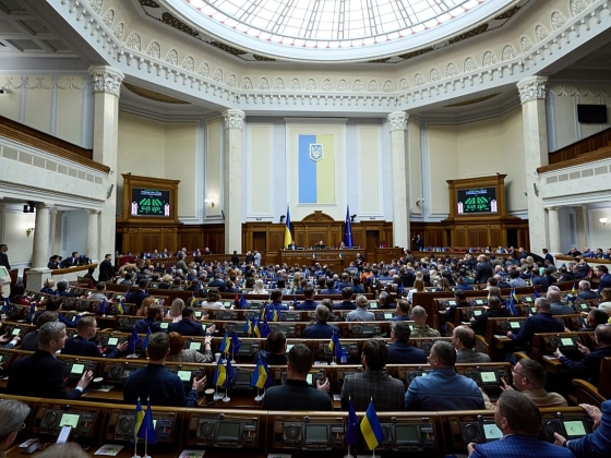 Megoldatlan védelmi és külügyminisztériumi válsággal tér vissza az ukrán parlament