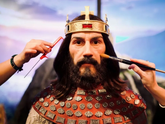 Augusztus 20: Szent István is kapott egy viaszfigurát, szerinted is tiszta John Wick lett? - Szavazás!