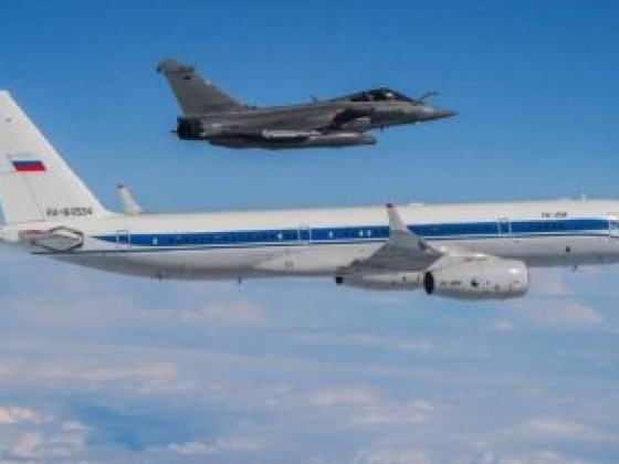 Francia Rafale fogott el egy, a Kreml biztonsági szolgálatához köthető orosz Tu-214-est