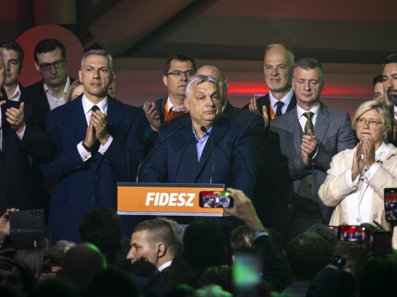 A Fidesz azt is megkérdezi tagjaitól egy belső felmérésben, fel kell-e számolni a pártot