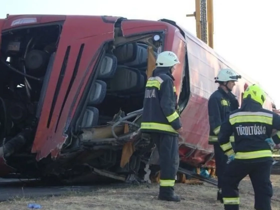 Letartóztatták a 12 halálos áldozatot követelő buszbaleset miatt gyanúsított lengyel sofőrt