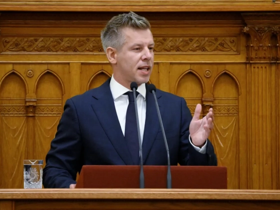 Magyar Péter felszólította azokat a civileket, akik szerinte jogosulatlanul kaptak állami támogatást, hogy még ma fizessék vissza