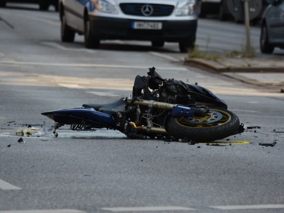 Autópályán száguldva versenyzett két nő, halálra gázoltak egy 17 éves motorost
