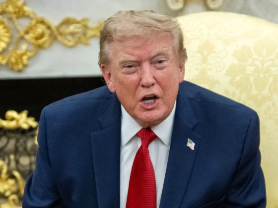 Donald Trump szerint tárgyalás nincs, a Hormuzi-szoros pedig nyitva van