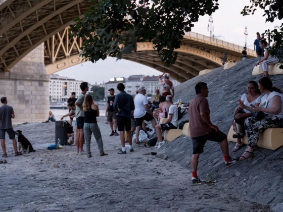 Óriási medencés úszómű épül meg a Dunán – az összköltség az egymilliárd forintot is meghaladhatja