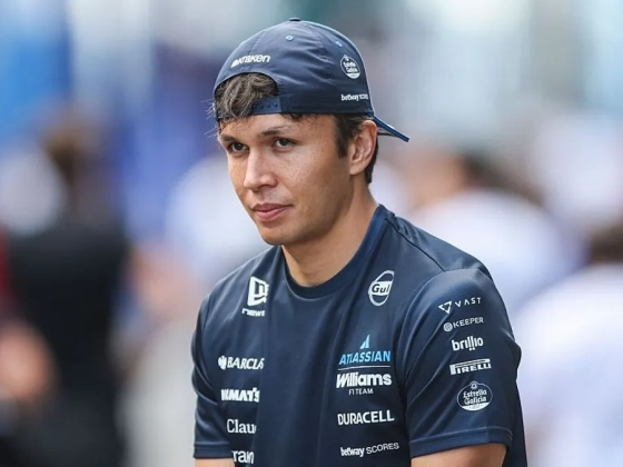 Alexander Albon jövőre is a Williams színeiben versenyez – hivatalos