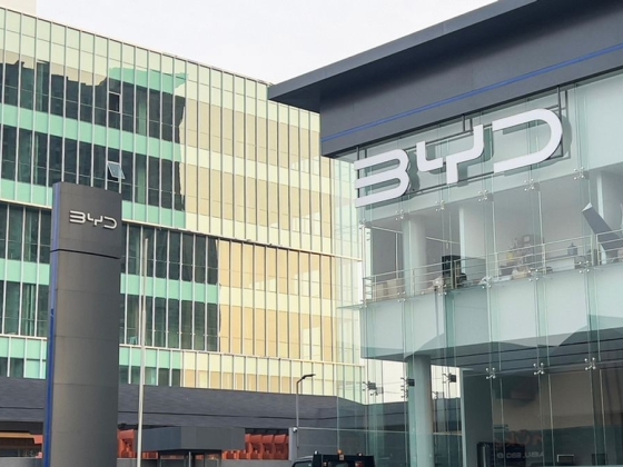 Ezen most nagyon meglepődött a BYD: mindenkinél olcsóbb elektromos buszokat ajánlott, inkább megsemmisítették a közbeszerzést – Magyarországnak is fájhat a csehek döntése