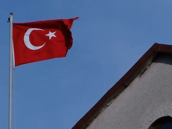 Megkéseltek egy török ellenzéki politikust – videón a támadás