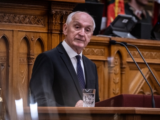 Hivatalba lépett Baka András, Magyarország új köztársasági elnöke