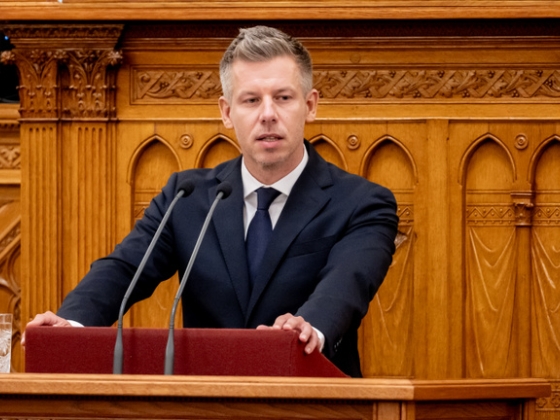 Veszélybe került a nagy béremelés Magyarországon, most Magyar Péter döntésén múlhat minden