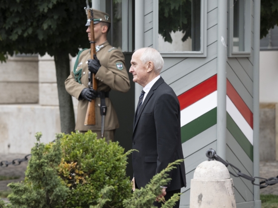 Hivatalosan is hivatalba lépett Baka András köztársasági elnök