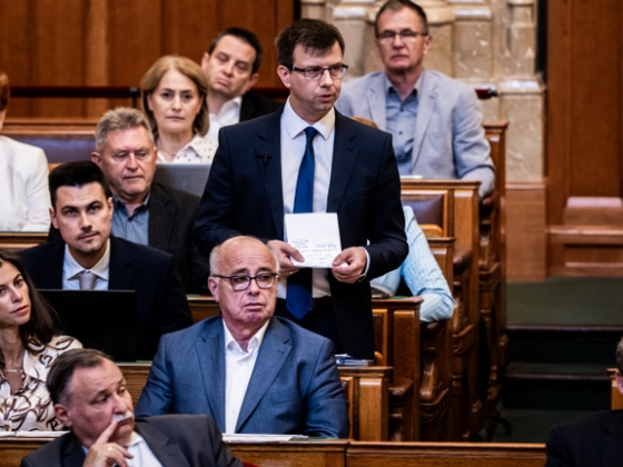 Sosem találná ki, mivel kritizálja a Fidesz-frakció a Tisza-kormány első 100 napját