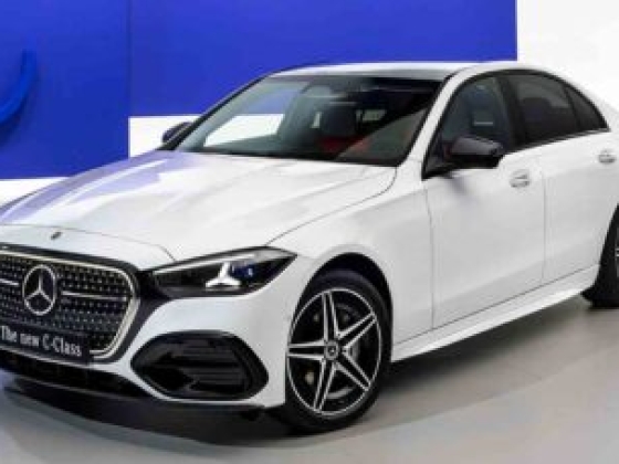 A Mercedes-Benz bemutatta a 2027-es C-osztályt új megjelenéssel és még több technológiával