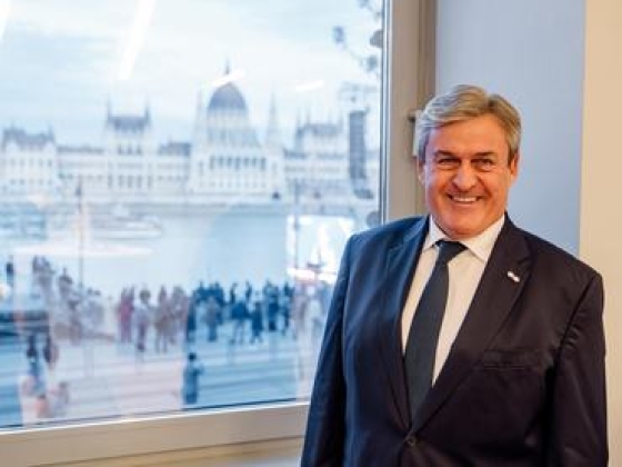 Rendkívüli bejelentés érkezett Kapitány Istvántól: órákon belül eléri a kritikus szintet a Duna, ez lesz a paksi turbinákkal