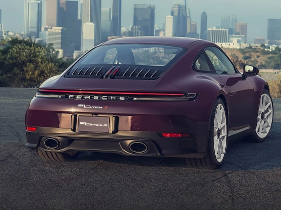 Sebességváltó trend a sportautókban: a Porsche kézi kapcsolóként hozza vissza a 911 Carrera S-t
