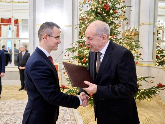 Baka András első államfői döntése: hivatalvezetőt csinált Sulyok Tamás főigazgatójából