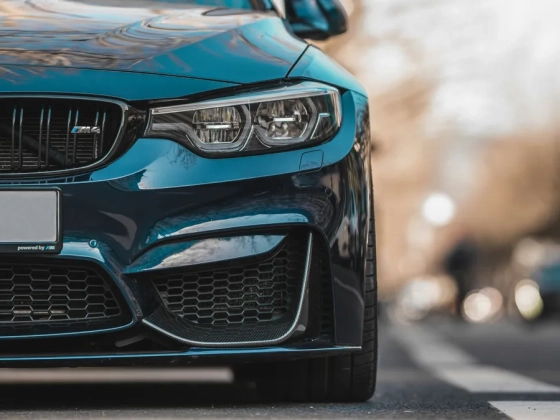 Papucsos BMW-s okozott balesetet: videóra vették, mi történt pontosan