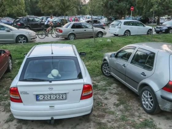 A szabálytalan parkolás nyert az újbudai szavazáson: a többség lemondana a járdáról