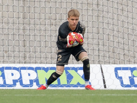 Újabb piros lapot kapott a Vasas, így is a tinikapus volt az ellenfél hőse