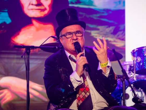 Matolcsy György táncol, aranyvécé és orwelli pokol: 40 éves őrülettel robban be a Tudósok az A38-on!