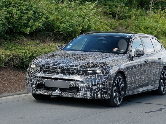 Erlkönig BMW 5er und i5: Kombi-Modelle mit Fast-Neue-Klasse-Gesicht