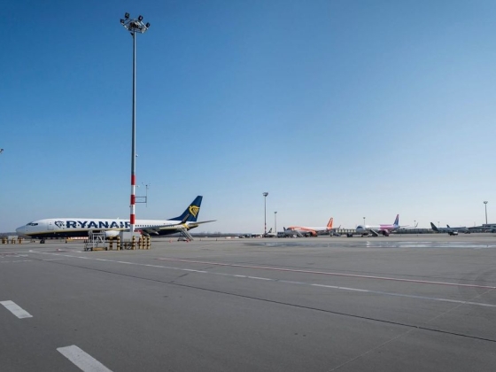 Indul az ország egyik legnagyobb aszfaltozása, de nem az autósoknak készül: több mint 70 ezer négyzetméteren épülhet új burkolat – keresik a kivitelezőt Ferihegyen