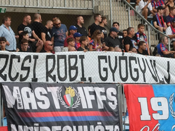 „Tarcsi Robi, gyógyulj meg!” – a legjobb képek az MTK–Nyíregyháza bajnokiról