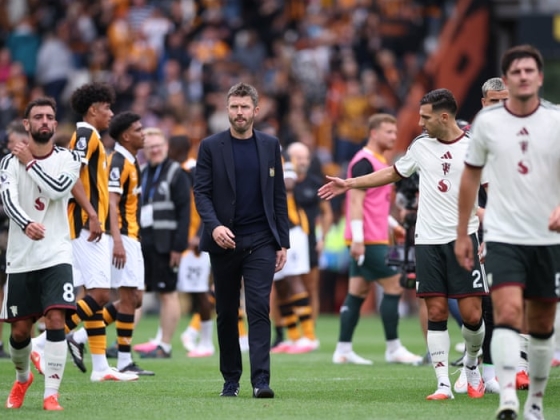 Carrick tells Manchester United to keep calm and carry on after Hull humbling