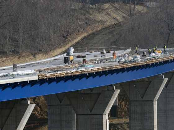 Törökök építik meg a magyarok szuperautópályáját: 14 kilométeren 23 hidat zsúfolnak be 130 milliárd forintból – két évet kell még kibírnia az átadásig Erdélynek