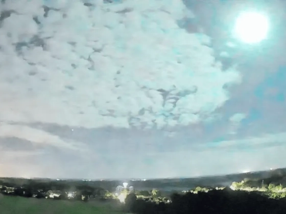Brilliant fireball lights up Hungary’s night sky in spectacular pre-dawn display – videos