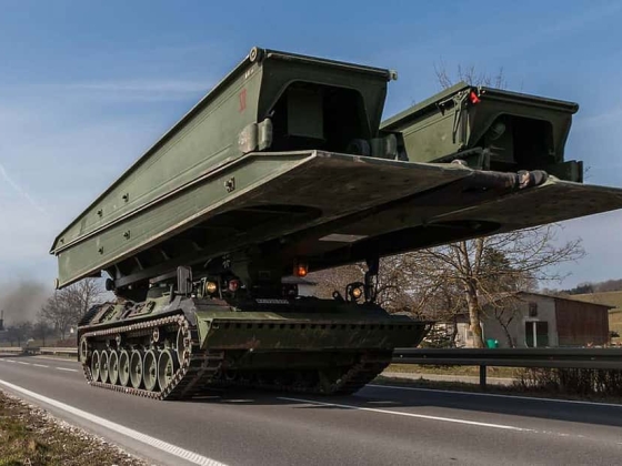 Brückenleger der Bundeswehr: Biber oder Leguan, wer baut die bessere Panzerbrücke?