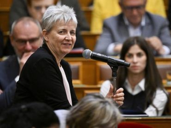 Miközben Paks újraindult, Deutsch Tamás az egyik női minisztert sértegette