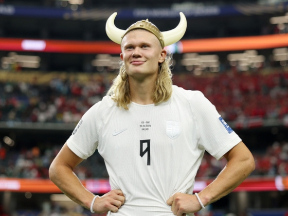 Erling Haaland majdhogynem kopaszra nyíratta magát